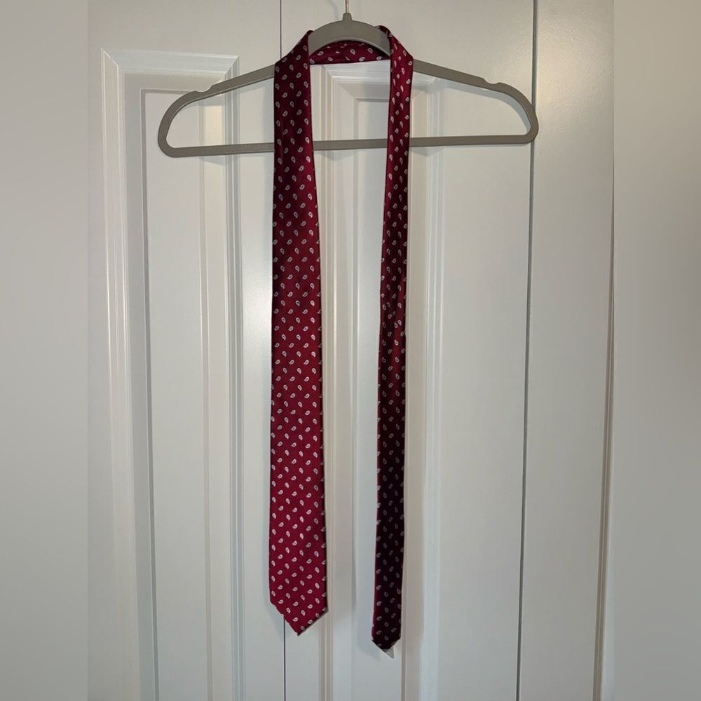 JOS. A BANKS PAISLEY MAROON TIE